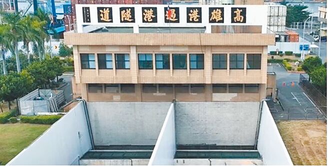 高雄港過港隧道是全台首座也是唯一海底隧道，港務公司斥資5.5億元建置「高壓細水霧消防設備」，預計將於2026年10月完工。（港務公司提供／洪靖宜高雄傳真）