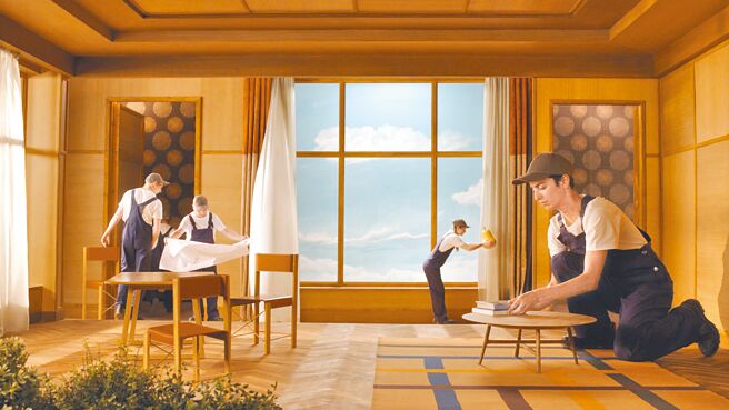 《愛馬仕 飛馬行空》第四幕的錯視幻影，透過人體大小不一的形體，達到轉化的效果。（Hermes提供）