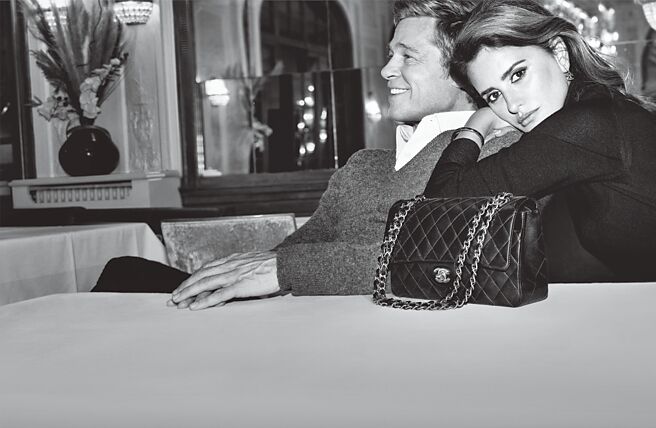 由布萊德彼特與潘尼洛普克魯茲共同主演《男歡女愛》現代版。（CHANEL提供）