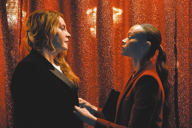 由Saint Laurent Production出品，劇中服裝均出自YSL創意總監Anthony Vaccarello之手。（Saint Laurent提供）