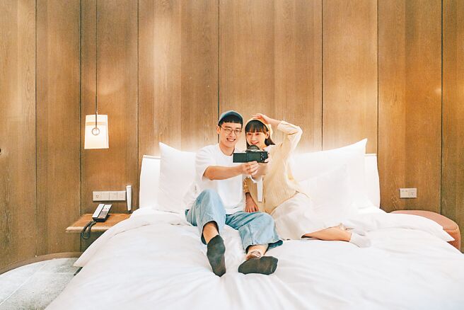 「魔幻盛夏」住房專案，孩童免費住，平日再享房價免1成服務費，每晚5900元起。（北投老爺酒店提供）