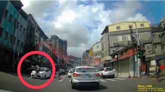 宜蘭婦闖紅燈遭撞飛 網友驚呼：移動神主牌！開車真雖小