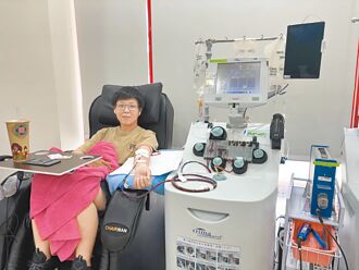 救人救己 捐血900次 挽袖半世纪