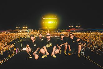 頑童扛水槍戰歌迷 瘦子辣妻挺肚助陣