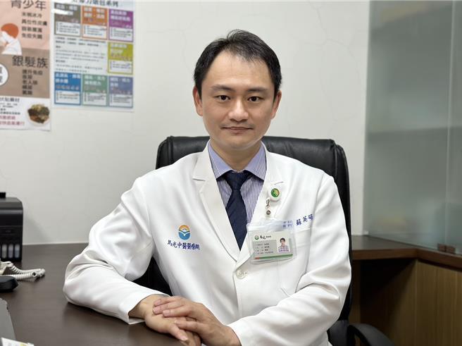 东霖马光中医诊所院长苏英硕表示，如果人体无法透过流汗相关机制有效降低体温，就会出现 「中暑」现象。（马光中医提供／杨舒婷高雄传真）