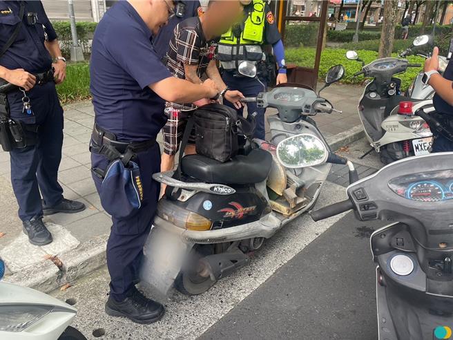 三峽警方攔截圍捕，迅速逮捕竊嫌。（警方提供）