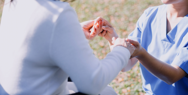 年輕的屬蛇者較衝動，需要長輩貴人在一旁提點。（示意圖：Shutterstock／達志）
