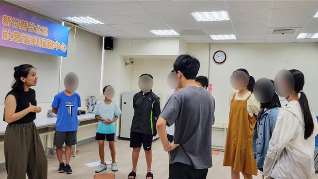 竹北区社会福利服务中心日前举办「少年ㄟ向钱行-培你寻梦」」青少年职涯探索团体活动，让参与青少年更加认识自己，建立自身职涯规画。（新竹县政府提供／罗浚滨新竹传真）