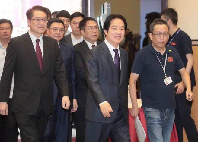 身兼民進黨主席的賴清德總統（中）21日出席民進黨全代會。（陳君瑋攝）