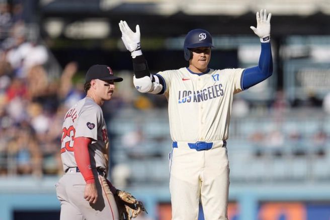道奇大谷翔平击出二垒打。（美联社）