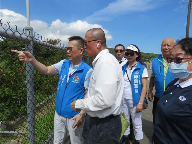市长余文忠等人到场会勘。（苗栗市公所提供／李京升苗栗传真）