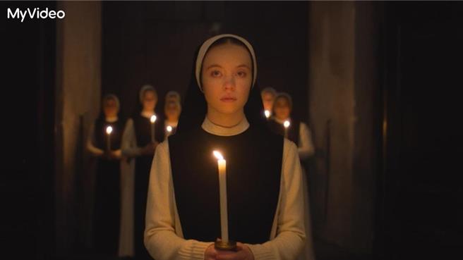 席德妮史威尼在《鬼圣胎》中进入义大利知名修道院当修女。（MyVideo提供）