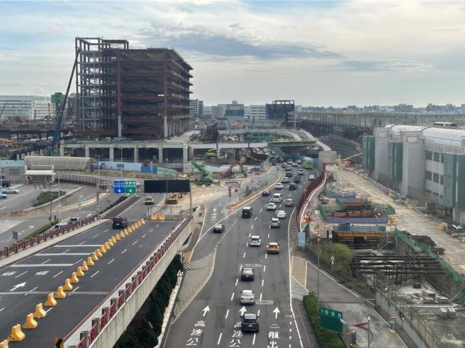 桃机第二航厦动线优化，23日起出境层离场车可直入航站北路。（示意图／桃机公司提供）