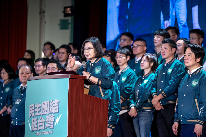 圖為前總統蔡英文去年出席民進黨全代會。（民進黨中央提供）