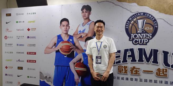 中华篮协副秘书长张承中说明中华男篮归化球员进度。（陈筱琳摄）