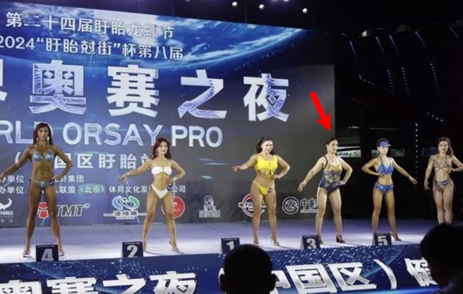 66岁的姜淑梅（右三）比赛现场。（图／翻摄自潮新闻） 