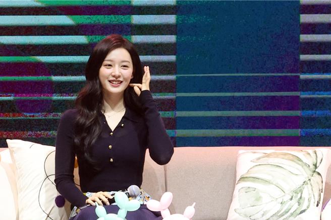 金智媛一举一动都相当软萌。（邓博仁摄）