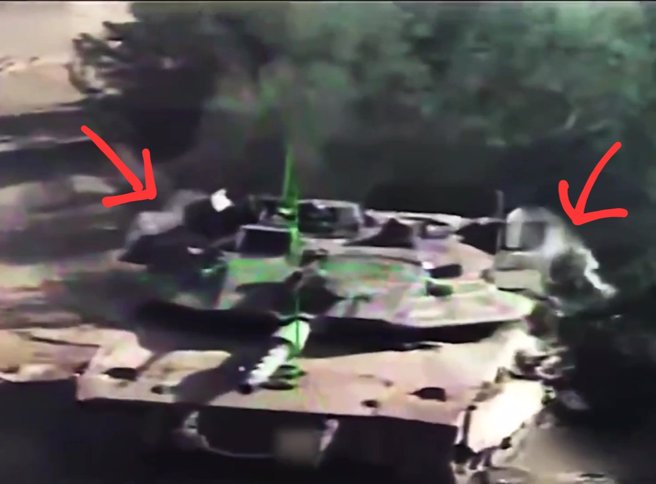 以色列评论家说，这辆梅卡瓦的战利品系统拦截器已经启动，并打出了射弹，还看的到烟雾。(图/X)