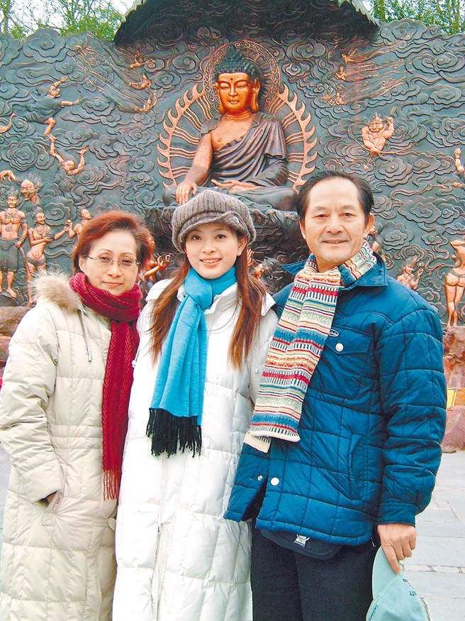 已故艺人刘真与父母感情深厚。（图／中时资料照）