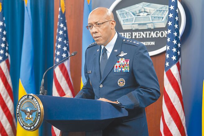 美国参谋首长联席会议主席布朗，19日针对美国是否能赢得对中国的战争给予肯定答覆。（美联社）