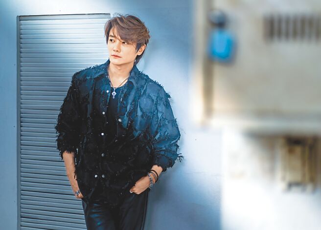 阿沁近期忙筹备巡迴演唱会，仍花许多时间陪伴老婆、女儿们。（罗永铭摄）