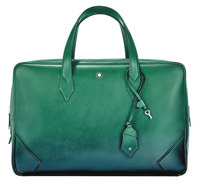 台中大远百Montblanc Boutique万宝龙大师杰作系列149行李袋，推荐价7万5600元。（远百提供）