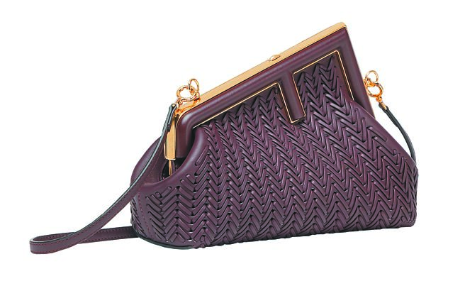 台北101独家限量FENDI皮革编织First，价格店洽。（台北101提供）