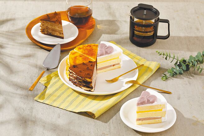 星巴克「6吋综合蛋糕分享礼」，900元。（星巴克提供）