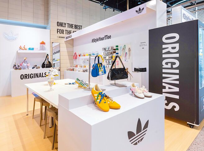 adidas Originals於adidas信義品牌概念店設立「改造工具間」，讓潮男潮女可用配件妝點鞋履。（adidas Originals提供）