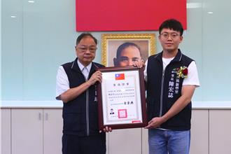代兄出征當選！ 中市南區新榮里長陳宏誌今就職