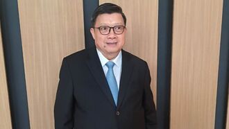 LED教父投入公益 葉寅夫展鐵漢柔情