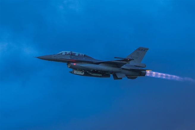 「汉光40号演习」实兵演练今日正式展开，官兵经过长时间整备，已蓄势待发，将全力以赴投入连续5天4夜操演，藉以验证国军24小时不间断的全天候作战能力。（本报资料照片）