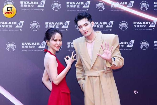 黄伟晋（右）今年二度和陈明珠搭檔主持金曲红毯。（图／本刊摄影组）