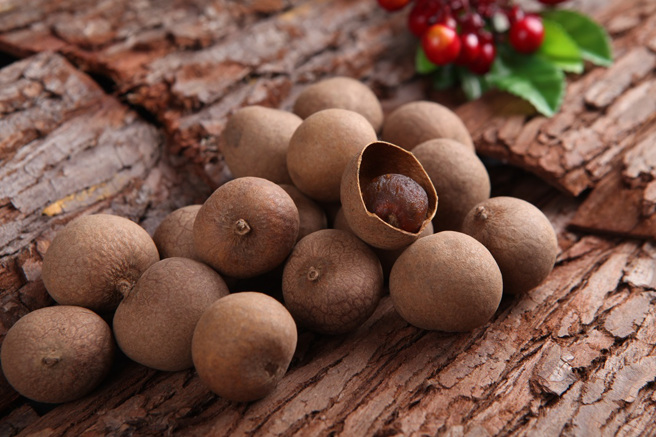 民俗專家廖大乙指出，民眾可以準備龍眼、紅龜粿、發糕和紅圓到寺廟祭拜，有助補財氣、招貴人。（示意圖：Shutterstock／達志）