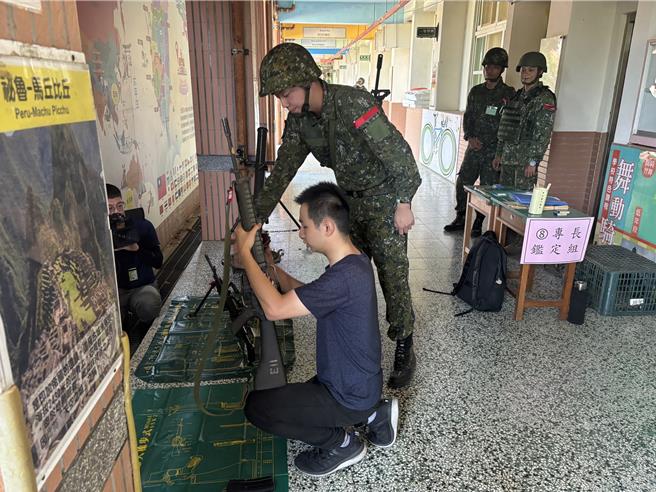 配合「同心34号演习动员召集令」，召员于今(22)日办理报到