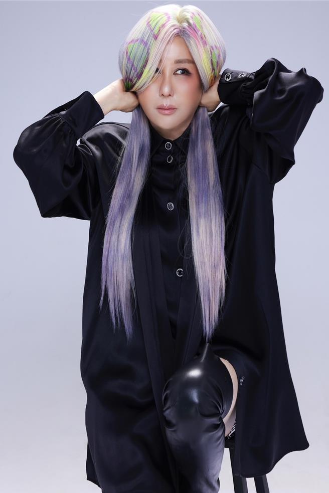 蓝心湄的时髦品味深获不少粉丝爱戴。（林炳存提供）