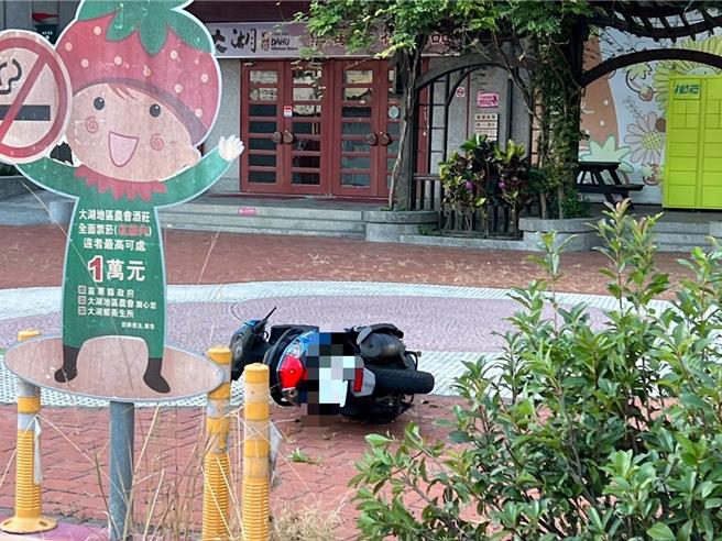 男子自摔倒地后送医不治。（民眾提供／李京升苗栗传真）