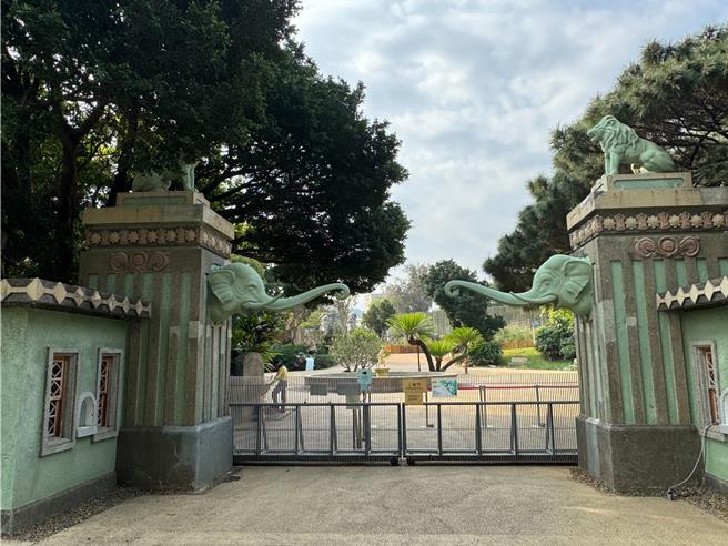 市府即日起特別以1895年到1945年間興建的場館和文化景點做為故事舞台，推出「館館探索實境解謎」－竹夢記憶系列任務包活動。圖為新竹動物園。（陳育賢攝）