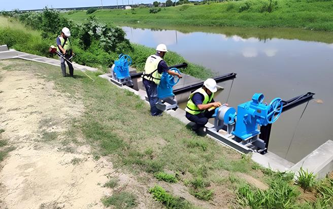 因应中颱凯米逼近，台南市虽未列陆上警报区，但在警戒边缘，台南市灾防办仍加强各项防汛整备。（台南市水利局／程炳璋台传真）