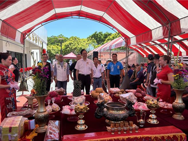 桃园市大园区五权活动中心22日启用，市长张善政到场揭幕。（廖姮玥摄）