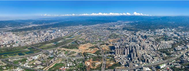 新竹高铁桥下联络道东科路开通后，经车流分析，通往竹科的慈云路车流减少30％、介寿路更减少45％。（新竹市政府提供／陈育贤新竹传真）