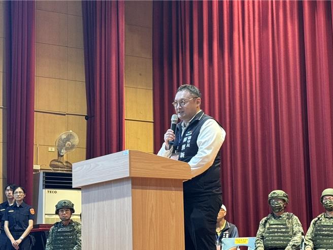 中部万安演习22日登场，台中市以大里、雾峰两区作为重点验证区，由副市长郑照新率中央与地方团队视察，感谢各方团队通力合作促演习圆满落幕。（潘虹恩摄）