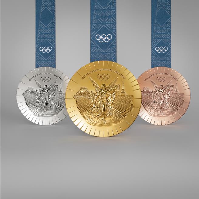 獎牌背面，可以看到巴黎鐵塔的浮雕刻印。（Chaumet提供／黃唯淯台北傳真）