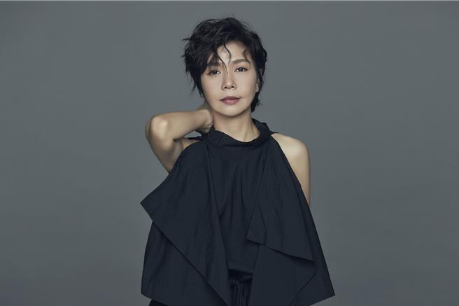 于子育饰演「樱子妈妈」。（疯戏乐工作室提供）