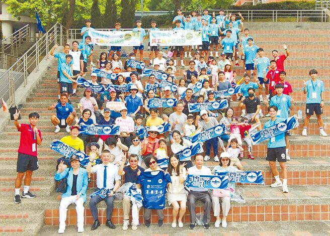 櫃買中心在銘傳大學桃園校區舉辦親子足球日，同仁攜眷一起度過親子同歡的假日美好時光。圖／櫃買中心提供