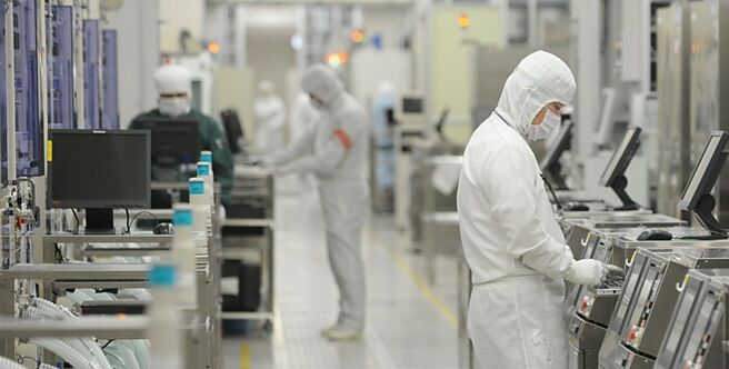 電子產業旺季在7月份來到，蘋果在第四季要發布新品等，法人表示，下半年多頭走勢續強。圖／本報資料照片