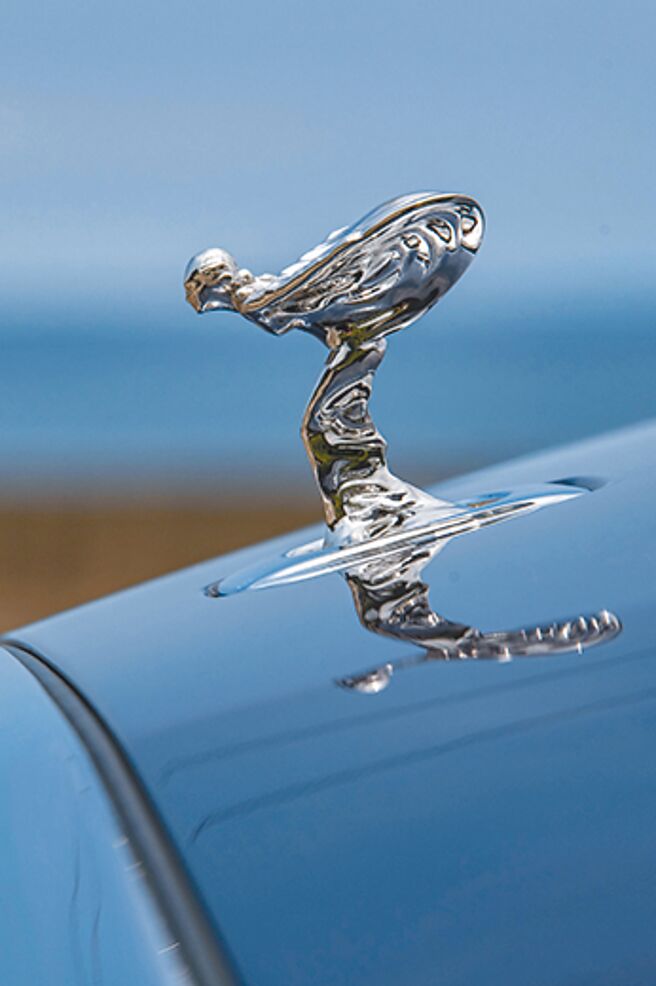 重新設計過的歡慶女神雕像能降低風阻。（陳大任攝）