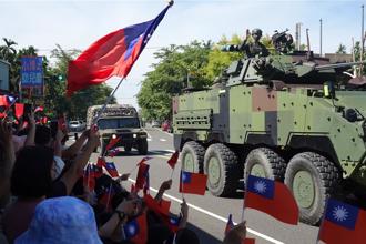 漢光演習突見一群小朋友「揮國旗」！ 軍事作家驚：打臉顧立雄