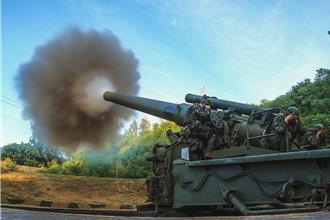 金防部漢光40號演習 「240巨型榴砲」拂曉實彈射擊雷霆萬鈞