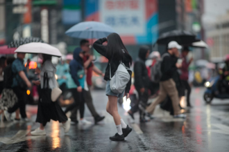 中颱凱米炸雨彈！7縣市強降雨 豪雨狂轟南部